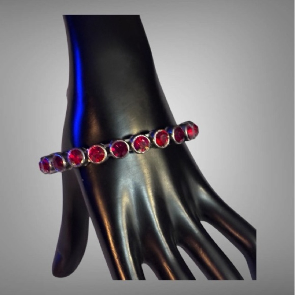 🌼Paparazzi “Sugar Coated Sparkle” Red Cabochon Bangle - Picture 3 of 5